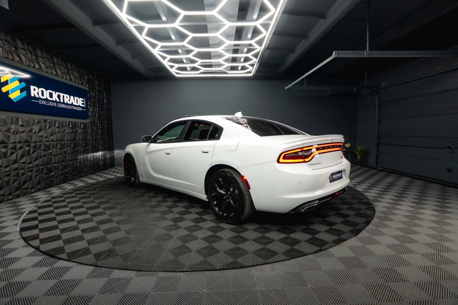 Fahrzeugabbildung Dodge Charger 3.6 Night-Paket | LED | Unfallfrei | 20'