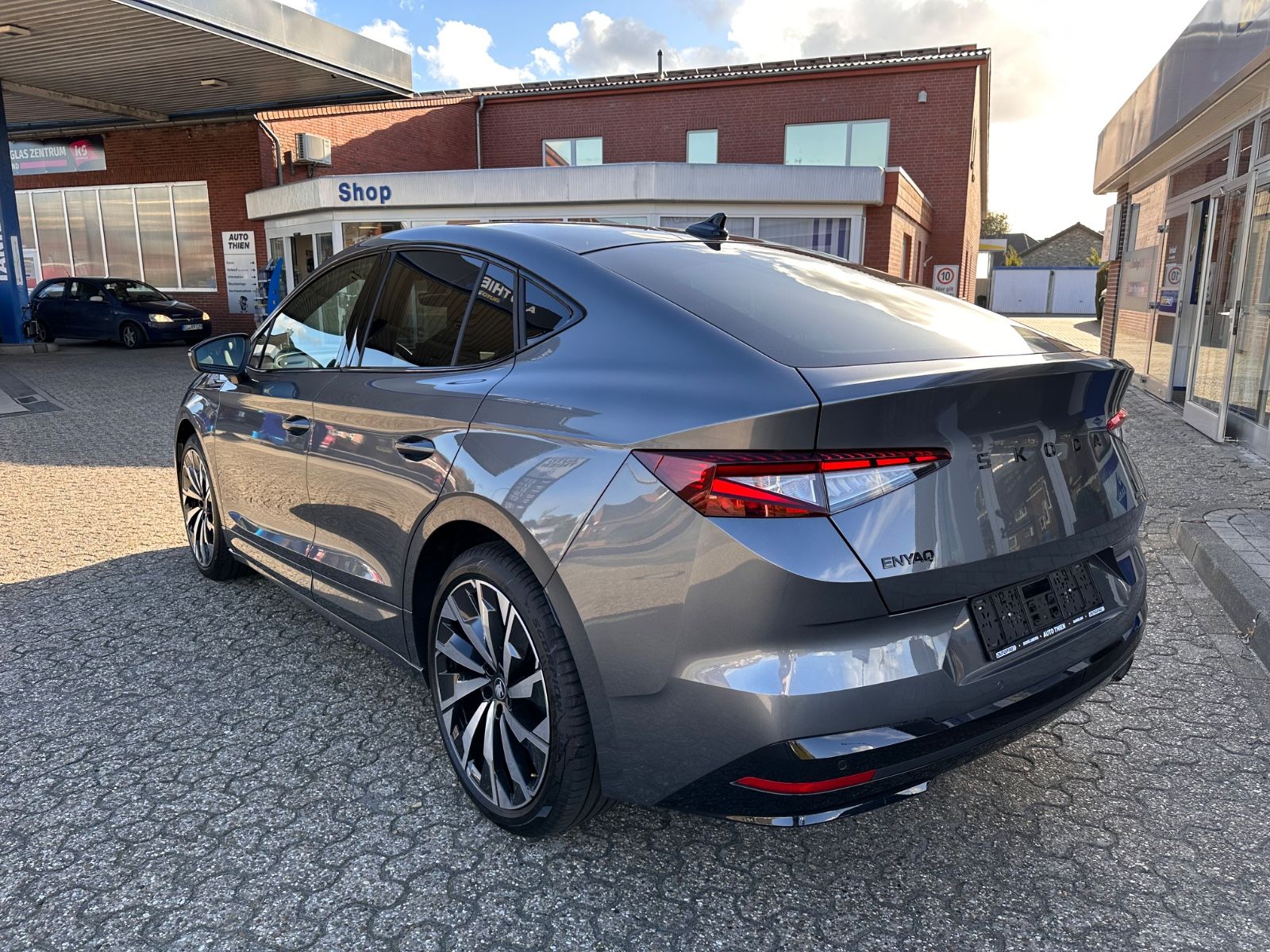 Fahrzeugabbildung SKODA Enyaq Coupé 85 Sportline Pano/Matrix/ACC/APP/21"
