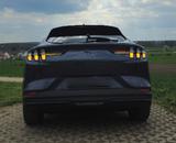 Ford Mustang Mach-E Elektromotor Standard Range, ... - Ford Mustang Mach-E mit Panoramadach