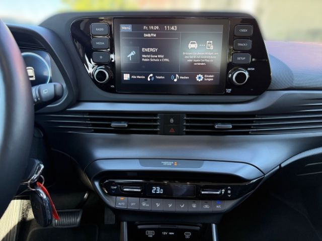 Fahrzeugabbildung Hyundai i20 Advanced 1.0 T-GDI +CARPLAY+TEMPOMAT+SHZ+RFK