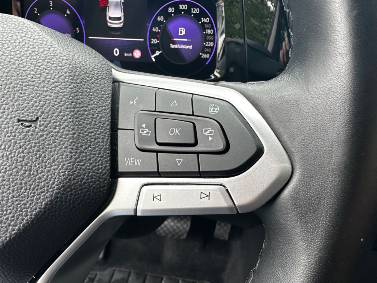Fahrzeugabbildung Volkswagen Golf VIII 2.0 TDI 7-DSG Life LED NAVI