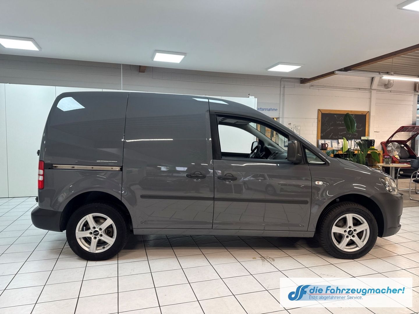 Fahrzeugabbildung Volkswagen Caddy Kasten EcoProfi AHK PDC Klima *EXPORT