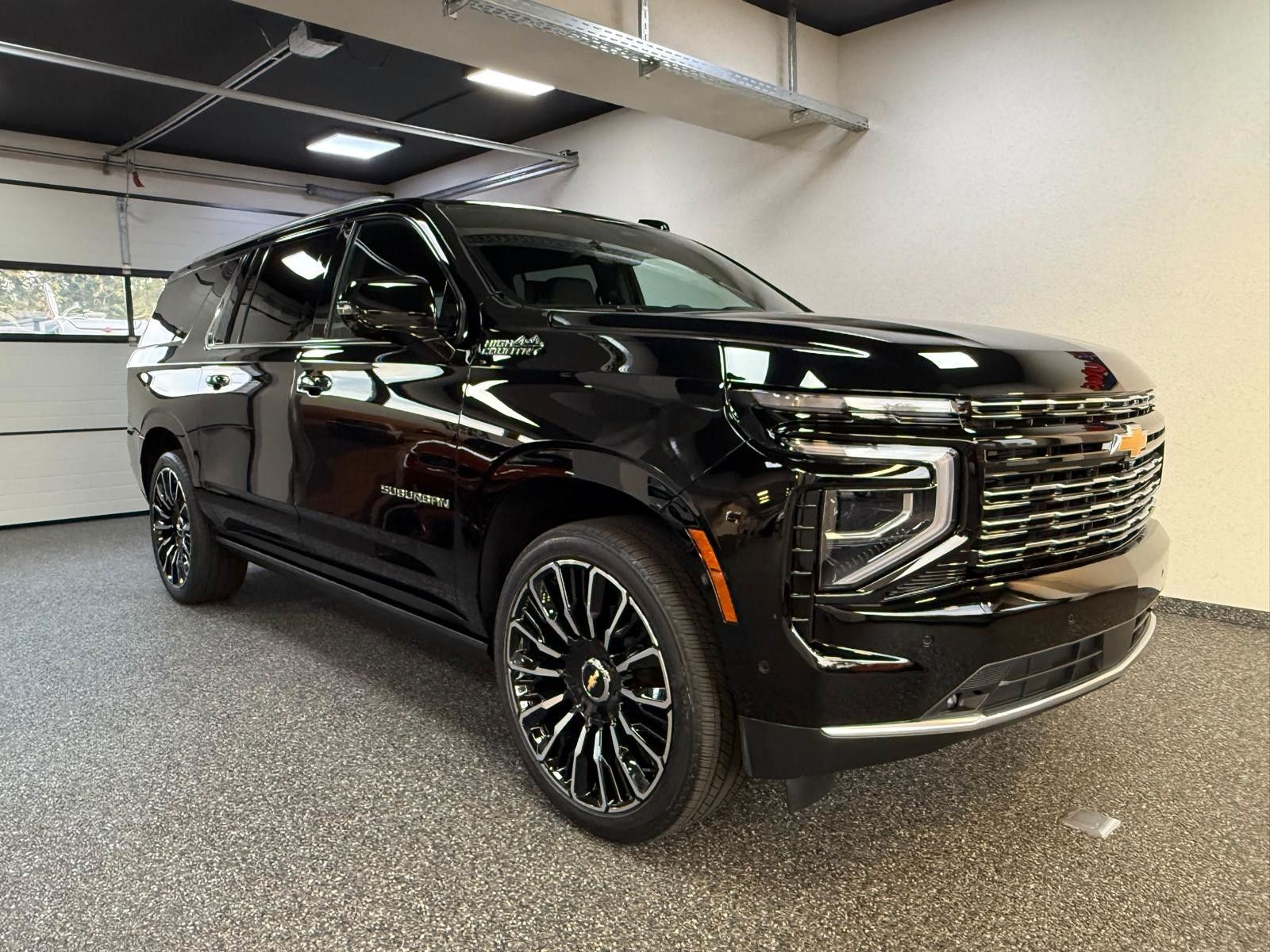 Fahrzeugabbildung Chevrolet 2026 SUBURBAN HIGH COUNTRY 24"-PANORAMA