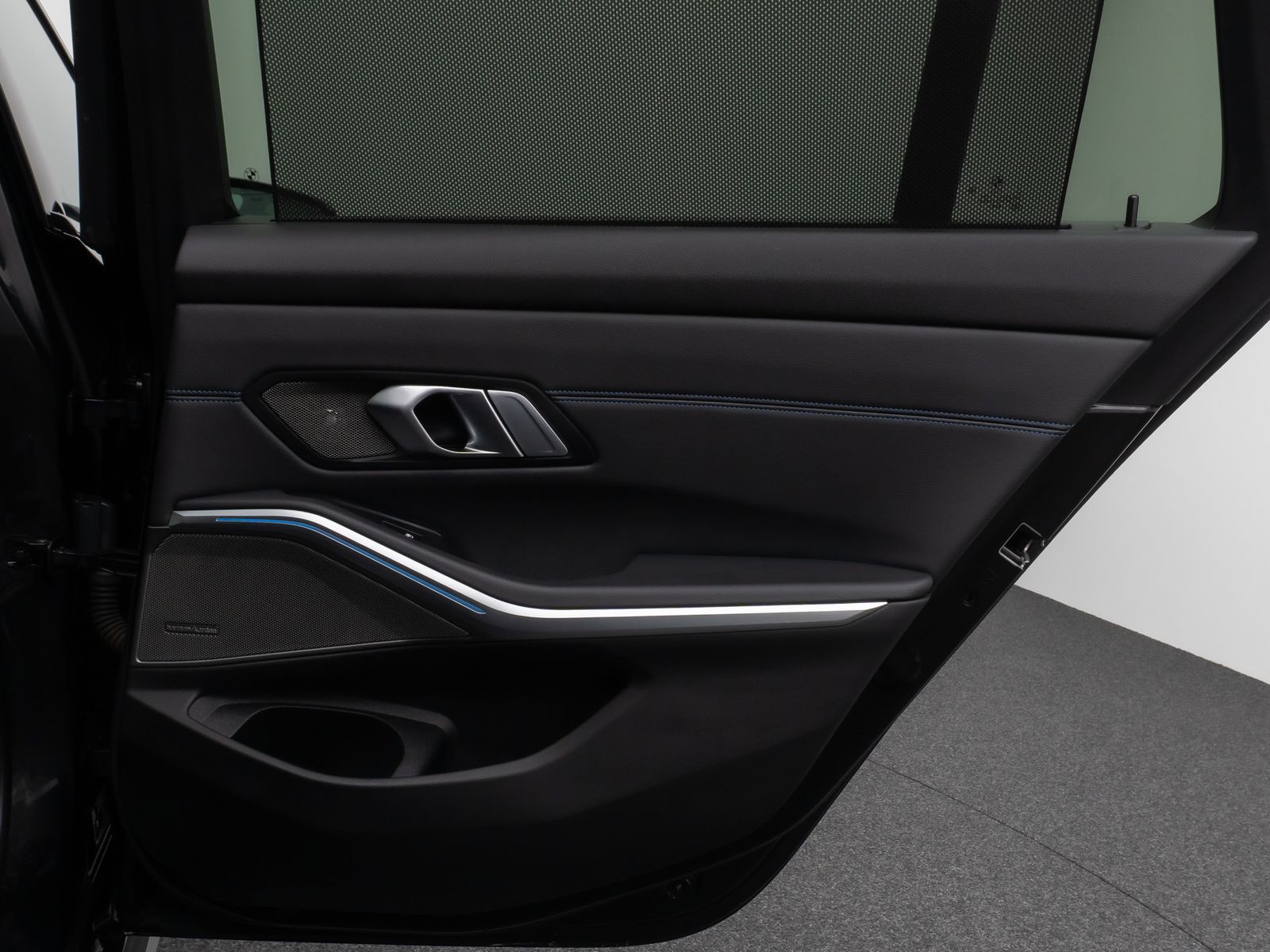 Fahrzeugabbildung BMW 330e xD M Sport Panorama Kamera HUD DAB H/K AHK