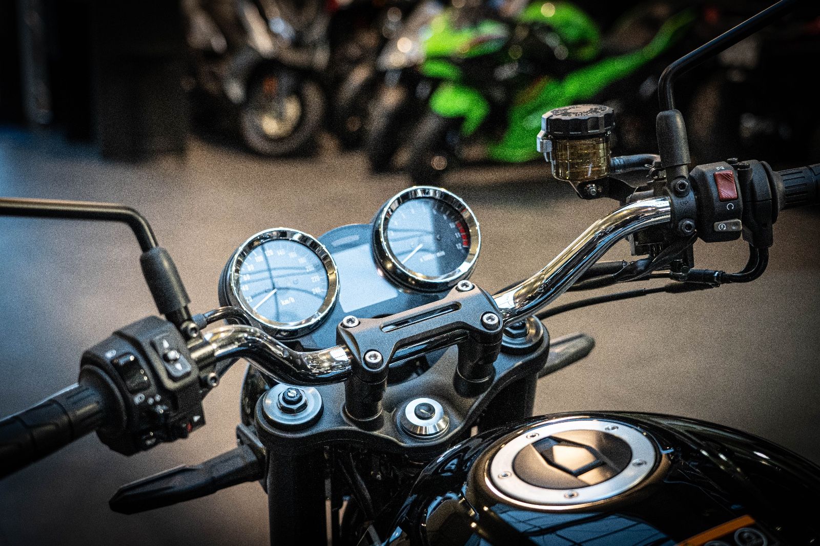 Fahrzeugabbildung Kawasaki Z 900 RS Tageszulassung   4 Jahre Garantie