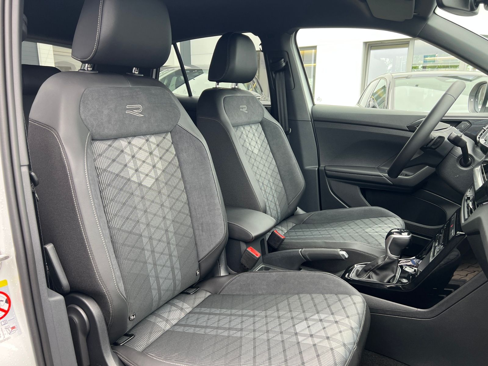 Fahrzeugabbildung Volkswagen T-Cross R-Line 1.5 TSI DSG *AHK, IQ.LIGHT, ACC,