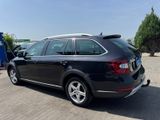 Skoda Octavia Combi Scout 4x4 Xenon LEDs Navi DSG Eur6 - Skoda Octavia: Scout Dsg