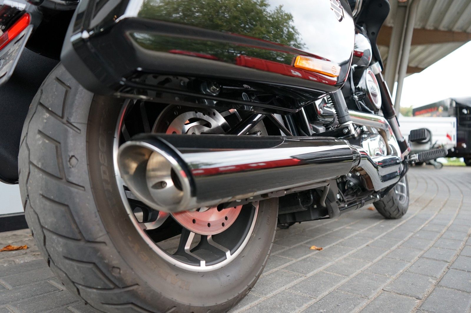 Fahrzeugabbildung Harley-Davidson Softail Sport Glide mit Jekill & Hyde Auspuff