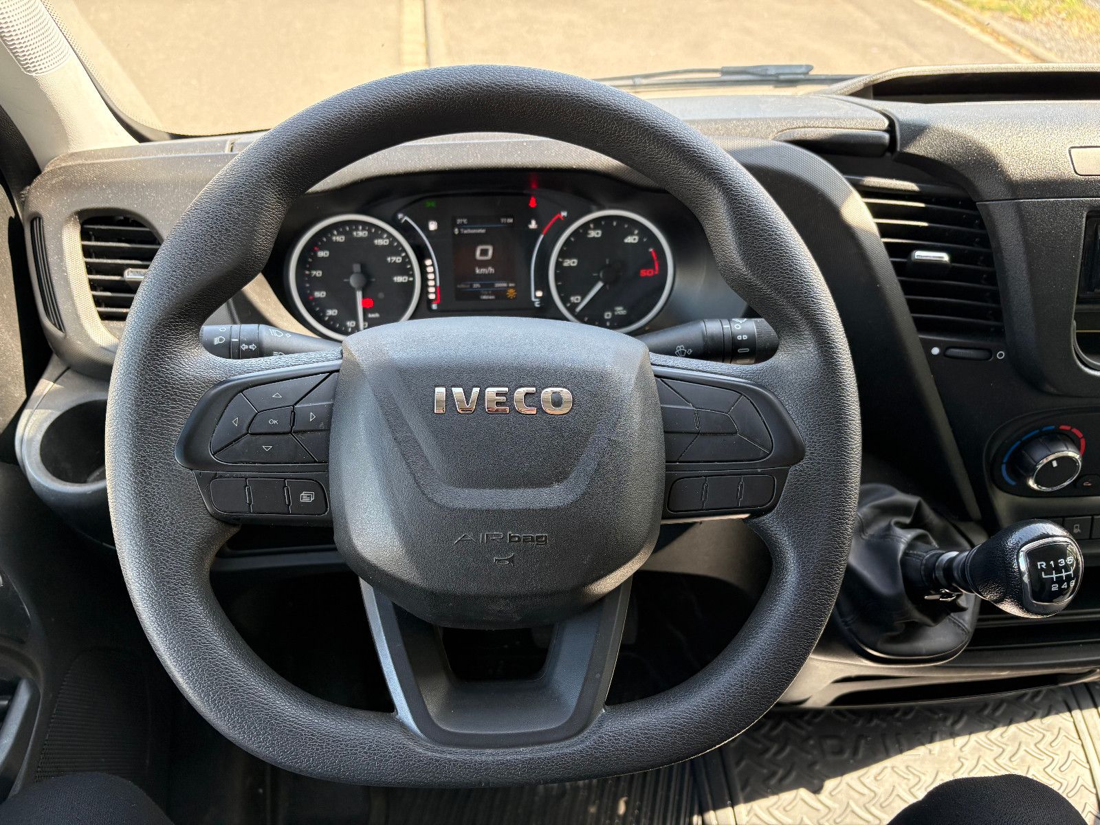 Fahrzeugabbildung Iveco Daily Kasten HKa 35 C ... V Radstand 4100/3-SITZ