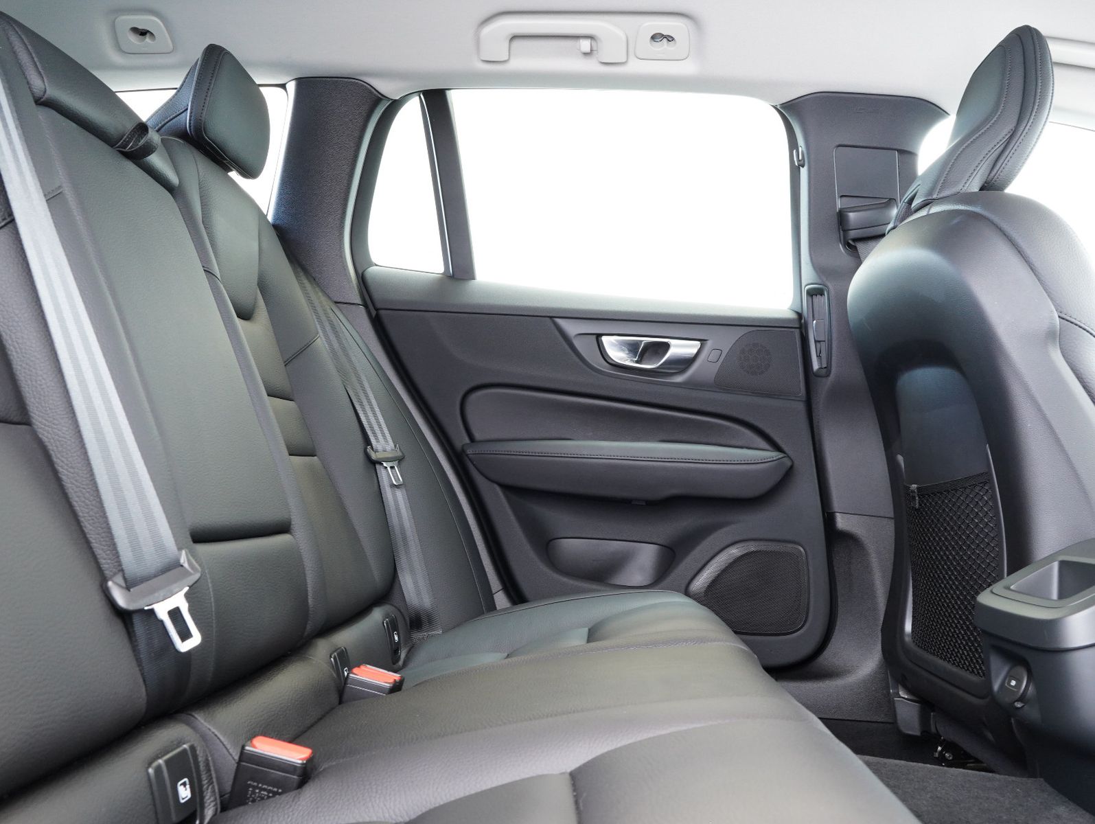 Fahrzeugabbildung Volvo V60 B4 D Plus Dark LEDER/NAVI/LED/ILS/CAM