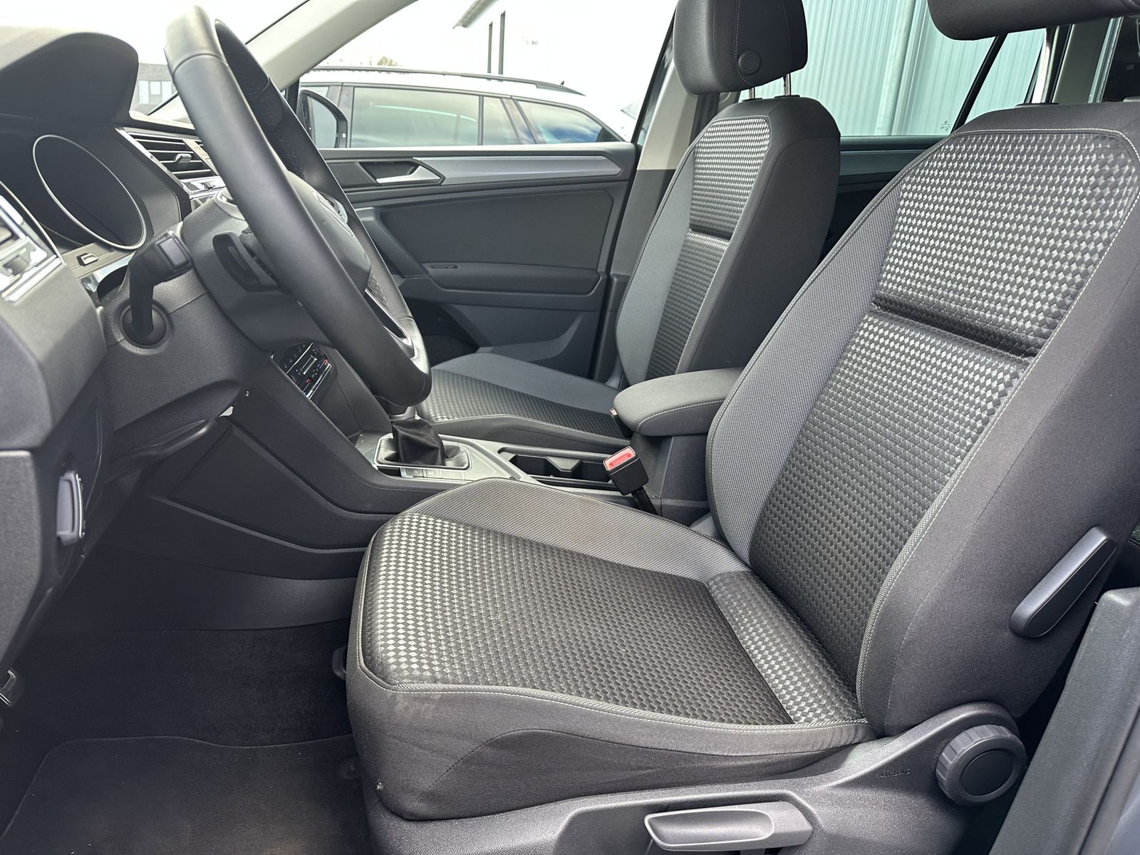 Fahrzeugabbildung Volkswagen Tiguan 1.5 TSI DSG Active NAV+LED+KAMERA+ACC+2HD