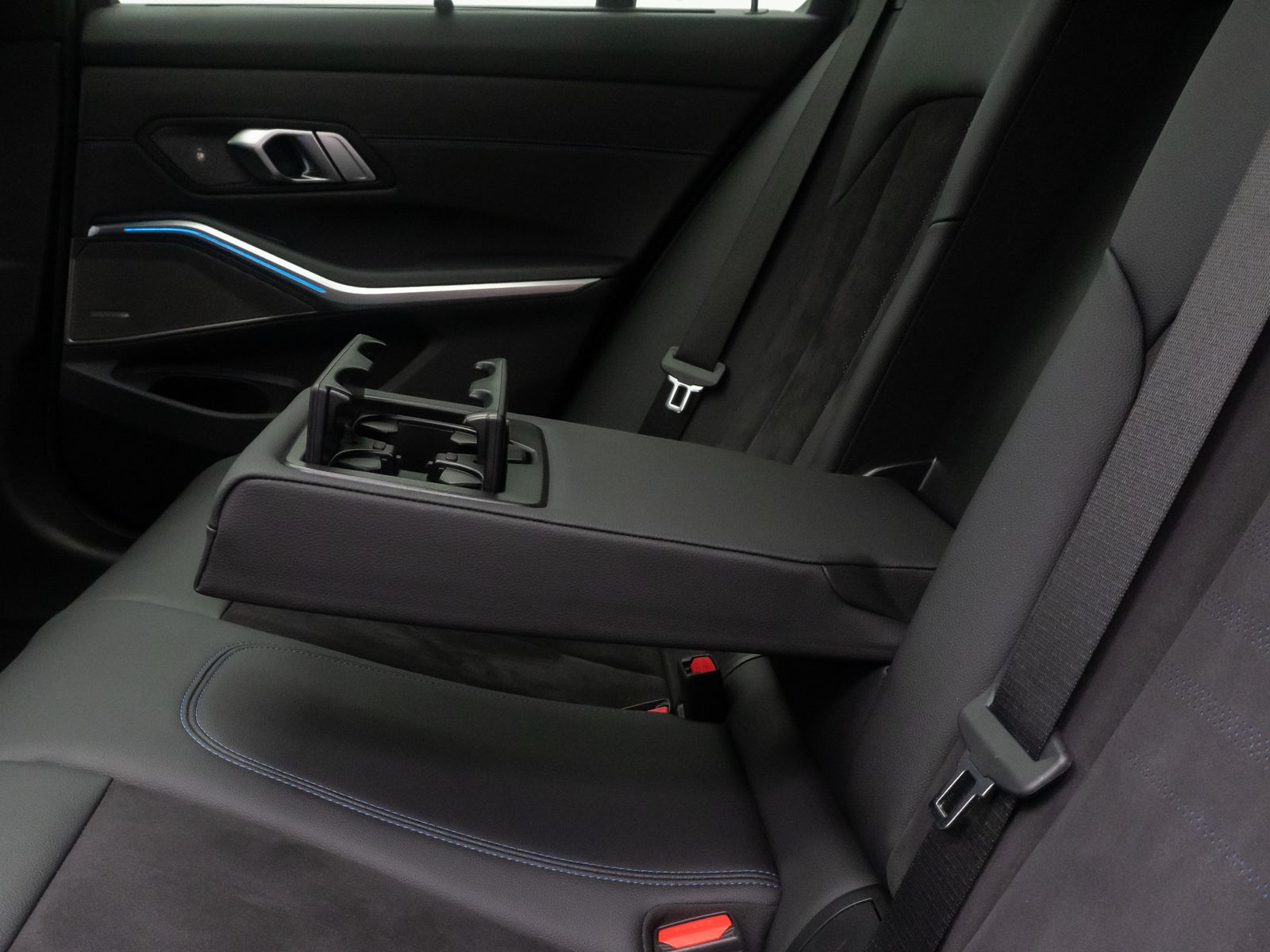 Fahrzeugabbildung BMW M340d xD H/K Kamera DAB HUD Panorama AHK 19Zoll