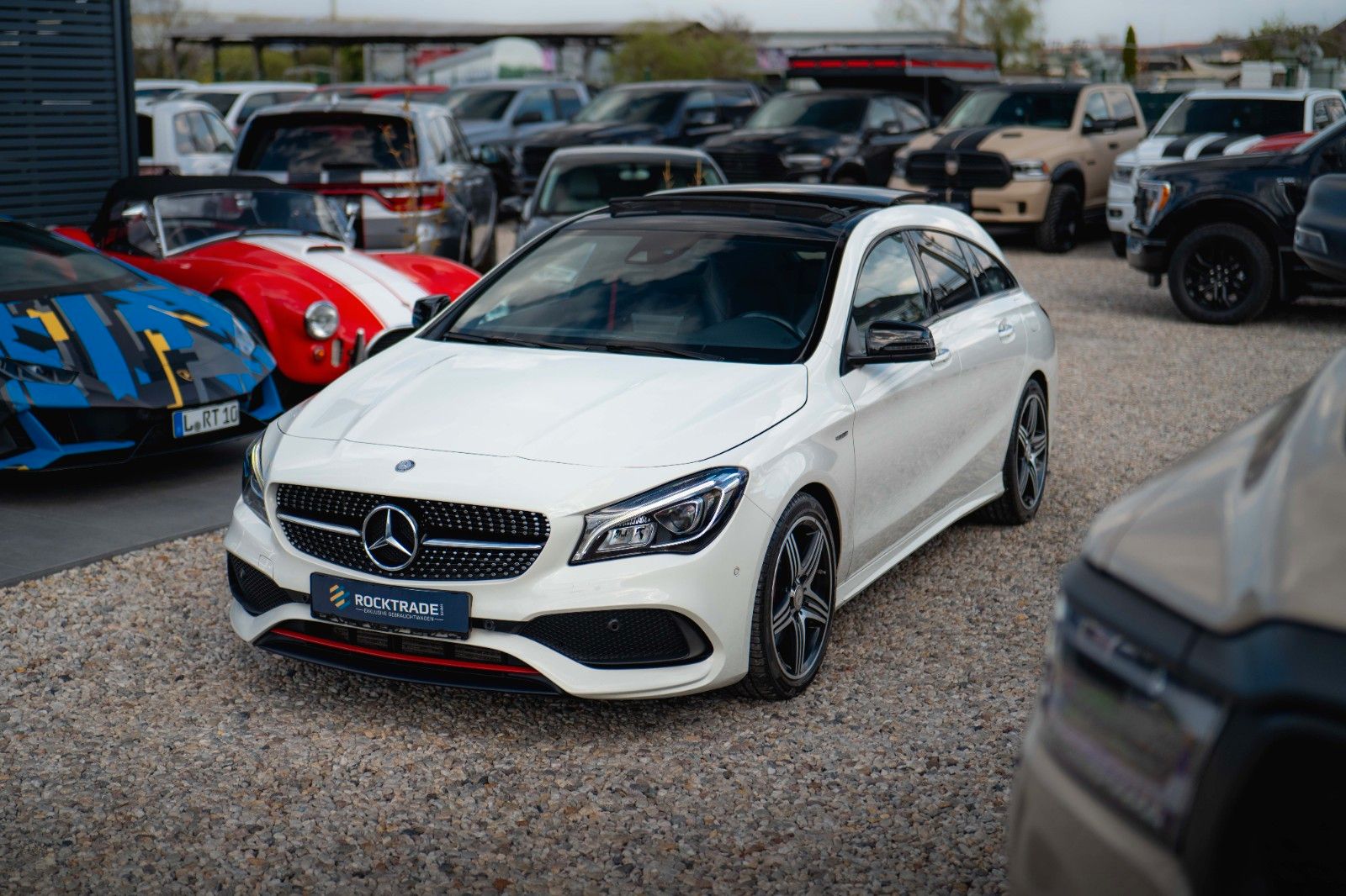 Fahrzeugabbildung Mercedes-Benz CLA 250 Shooting Brake 4Matic AMG Night Pano LED