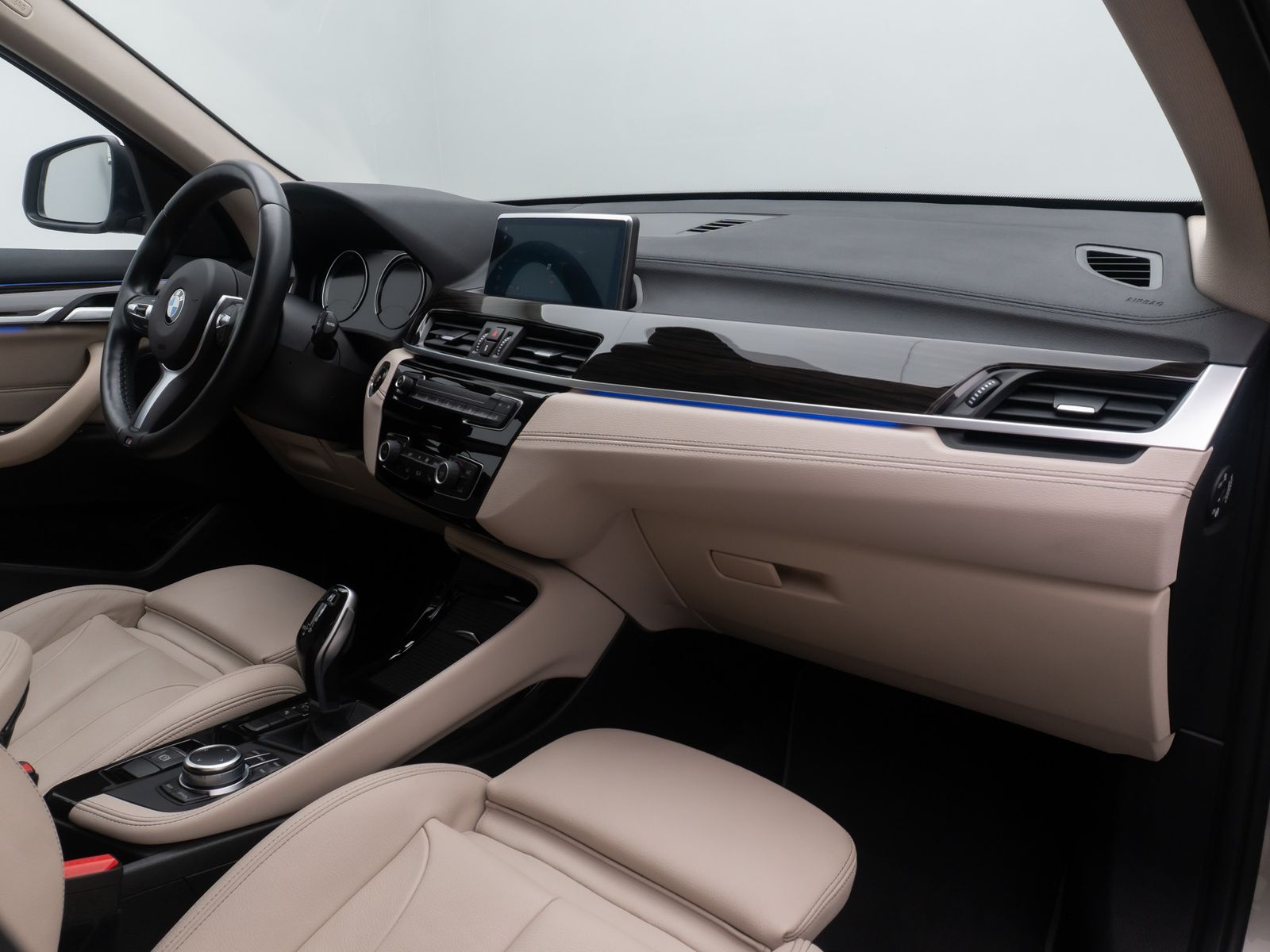 Fahrzeugabbildung BMW X1 sD20i xLine DAB LED M Sportlenkr Leder 18Zoll