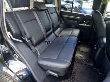 Mitsubishi Pajero 3.2 DI-D Edition 30 (200PS) AllradAHK