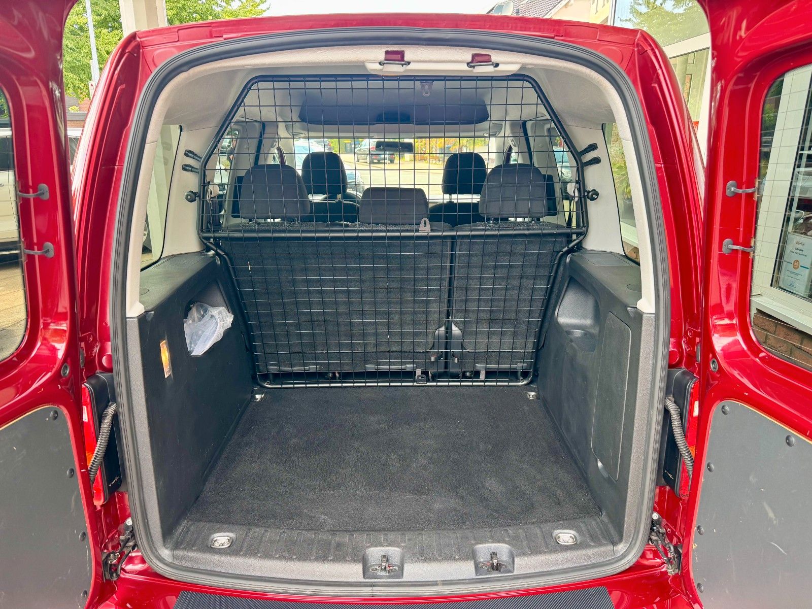 Fahrzeugabbildung Volkswagen Caddy Navi/Bluetooth/PDC/Klimaaut./Alufelgen