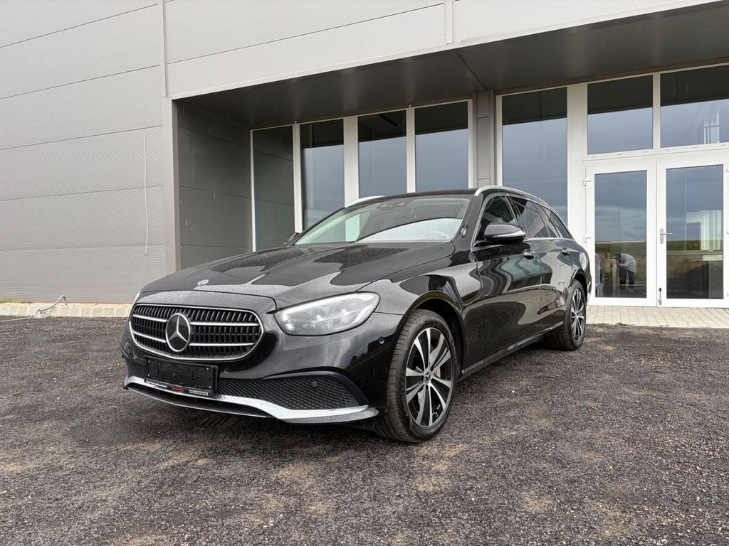 Image of Mercedes-Benz E 300