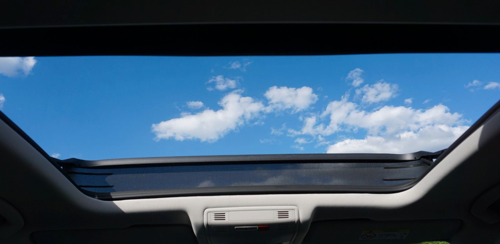 Fahrzeugabbildung Volkswagen T-Roc Sport, Sport Fahrwerk, Navi, Kamera, WR