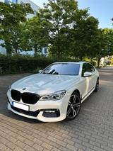 BMW MBW 740d xDrive M-Paket Massage / Laser/Pa... - BMW 740 in Krefeld