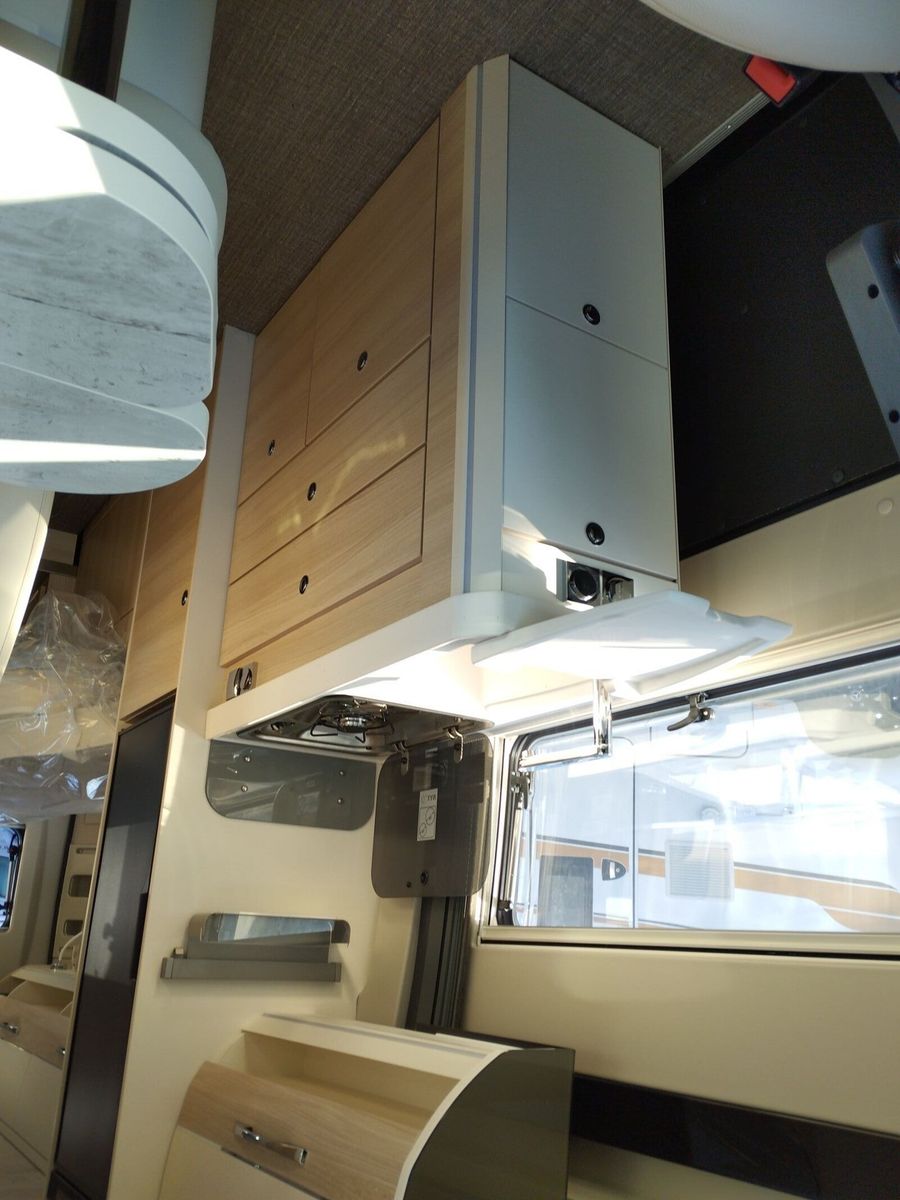 Fahrzeugabbildung Eura Mobil Van V 635 EB Captain-Chair-Sitze, Skyroof, RFK