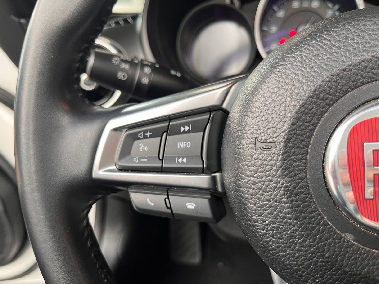 Fahrzeugabbildung Fiat 124 Spider Lusso KLIMA LED NAVI ALU