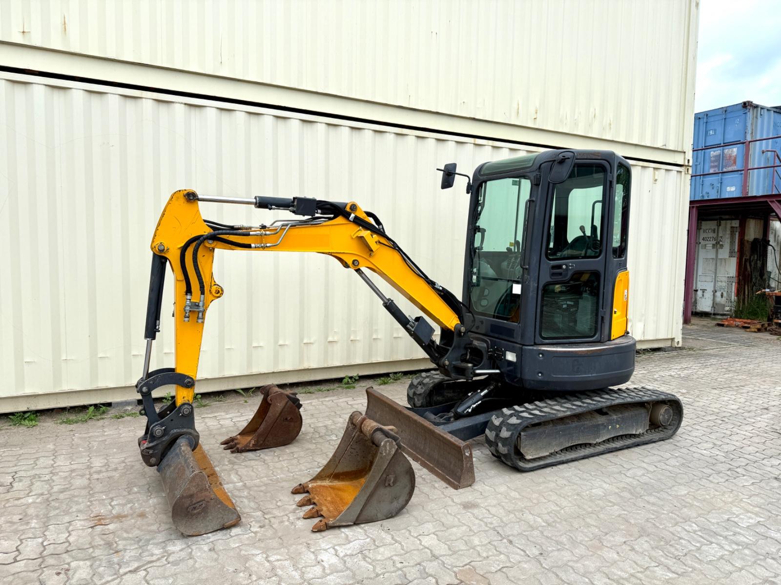 Bobcat E26 / 2017 BJ / 3 x Löffel