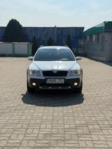 Skoda Octavia Combi 2.0 FSI+GPL 4x4 Scout - Skoda Octavia aus 2008: Scout