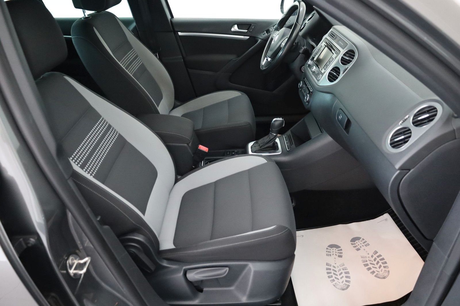 Fahrzeugabbildung Volkswagen Tiguan Life 4M Navi,SH,PDC,Park Assist,SR+WR