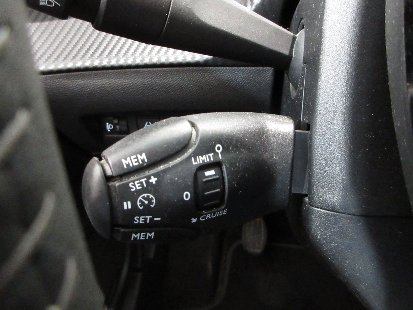 Fahrzeugabbildung Peugeot 2008 Active LED/NAVI/PDC/ALU/TEMPO