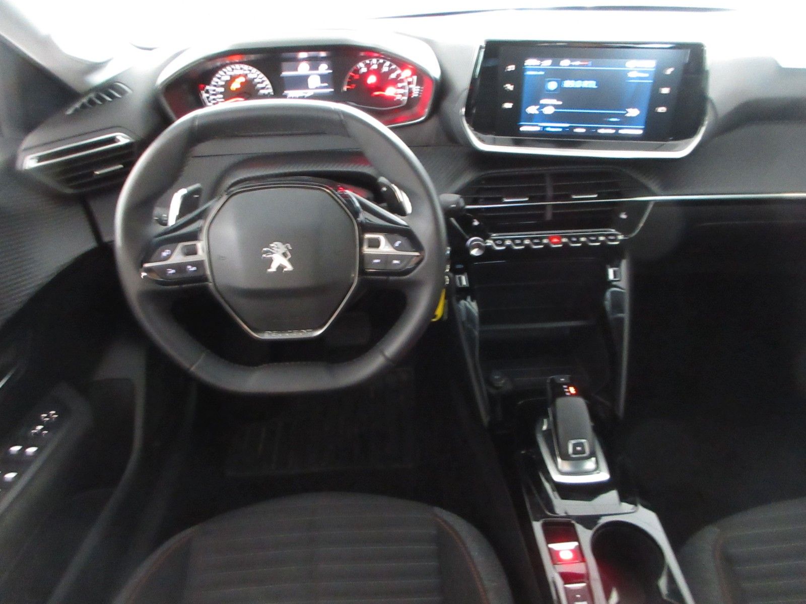 Fahrzeugabbildung Peugeot 208 Active Pack 1.2T LED/NAVI/SHZ/PDC/ALU