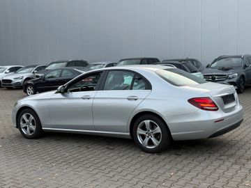 Mercedes E 220 - 12