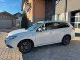 Mitsubishi Outlander 2.0 4WD Plug-In Hybri... - Mitsubishi Outlander Kombi Gebrauchtwagen