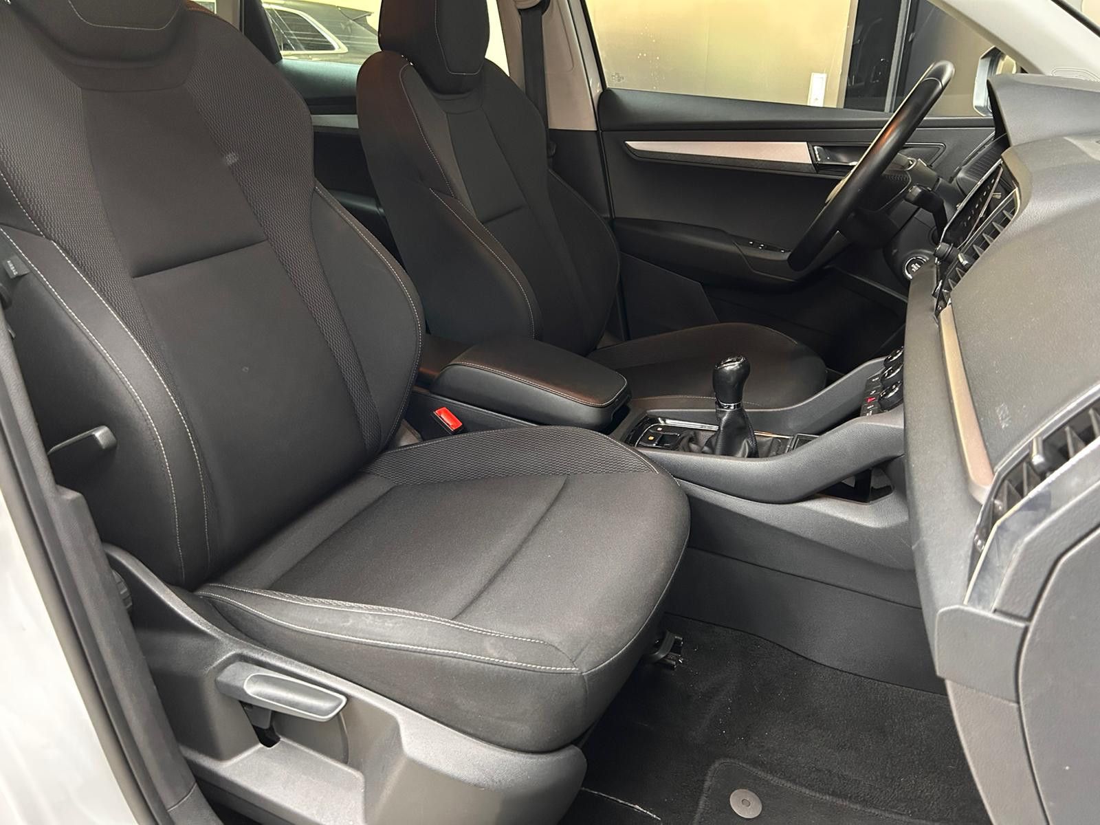 Fahrzeugabbildung SKODA Karoq 1.5 TSI Ambit Sport DESIGN+VIRTU+KAM+LED+