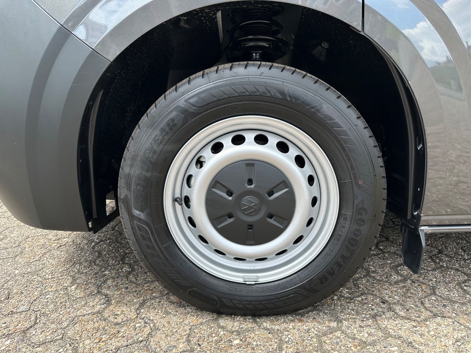Fahrzeugabbildung Volkswagen T7 Transporter Kasten 2.0 TDI LR Navi/GRA/LED/EP