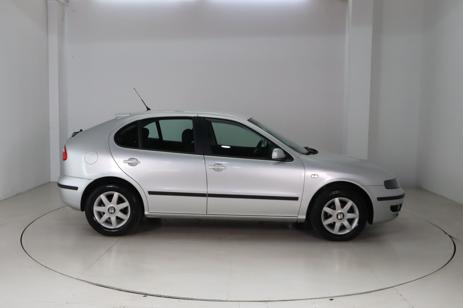 Fahrzeugabbildung SEAT Leon 1.6 16V komplett Seat Service * 1. Hand Ste