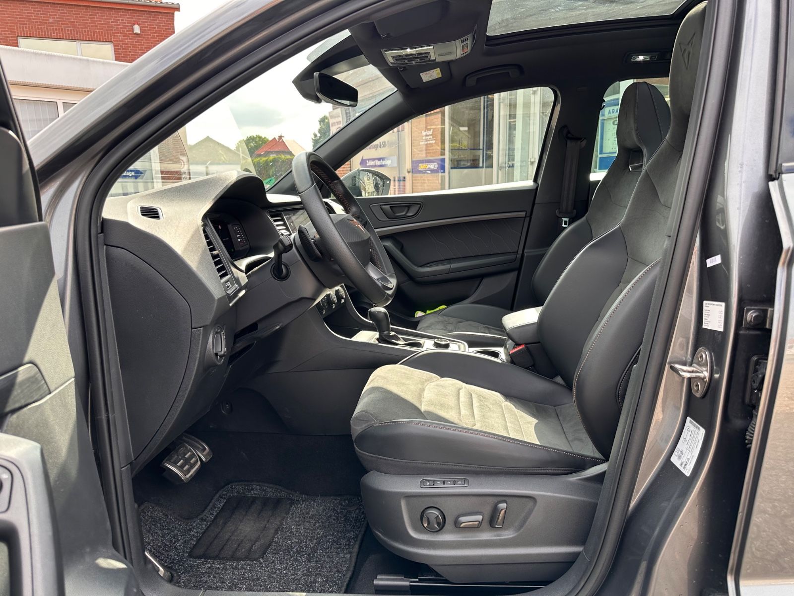 Fahrzeugabbildung CUPRA Ateca 1.5 TSI DSG Pano/ACC/Navi/LED/SHZG/Travel