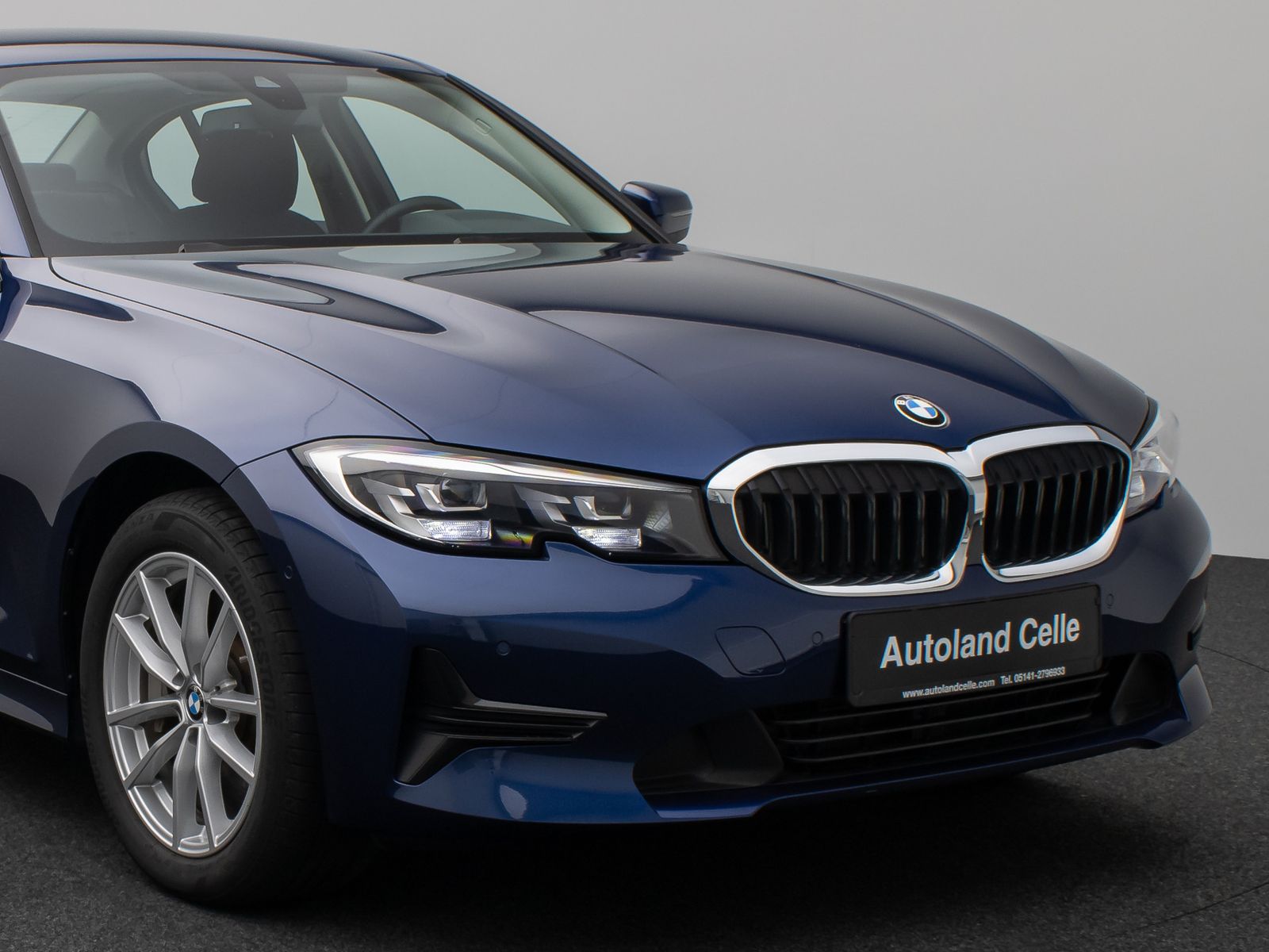Fahrzeugabbildung BMW 330e CockPitPr Navi PDC Alarm Geschwindigkeitsre