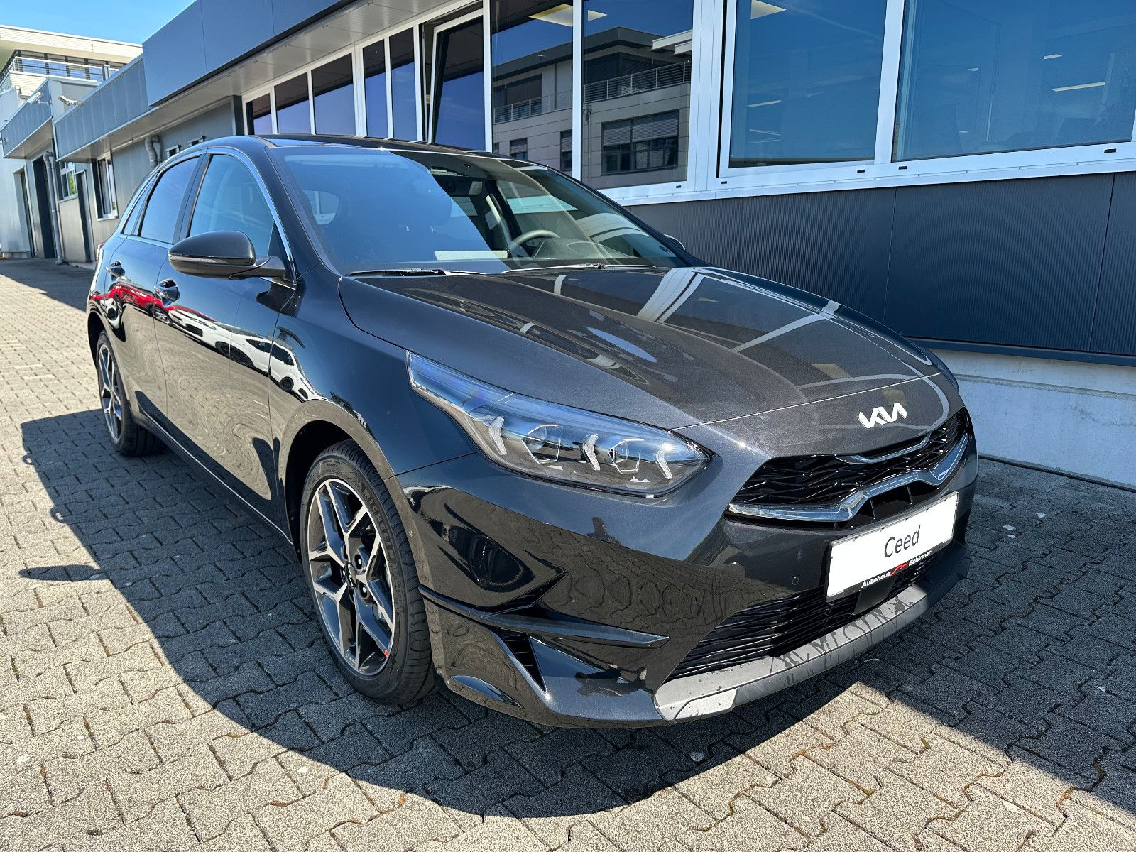 Fahrzeugabbildung Kia Ceed 1.5 T-GDI 48V DCT Ultimate Ed. Style JBL