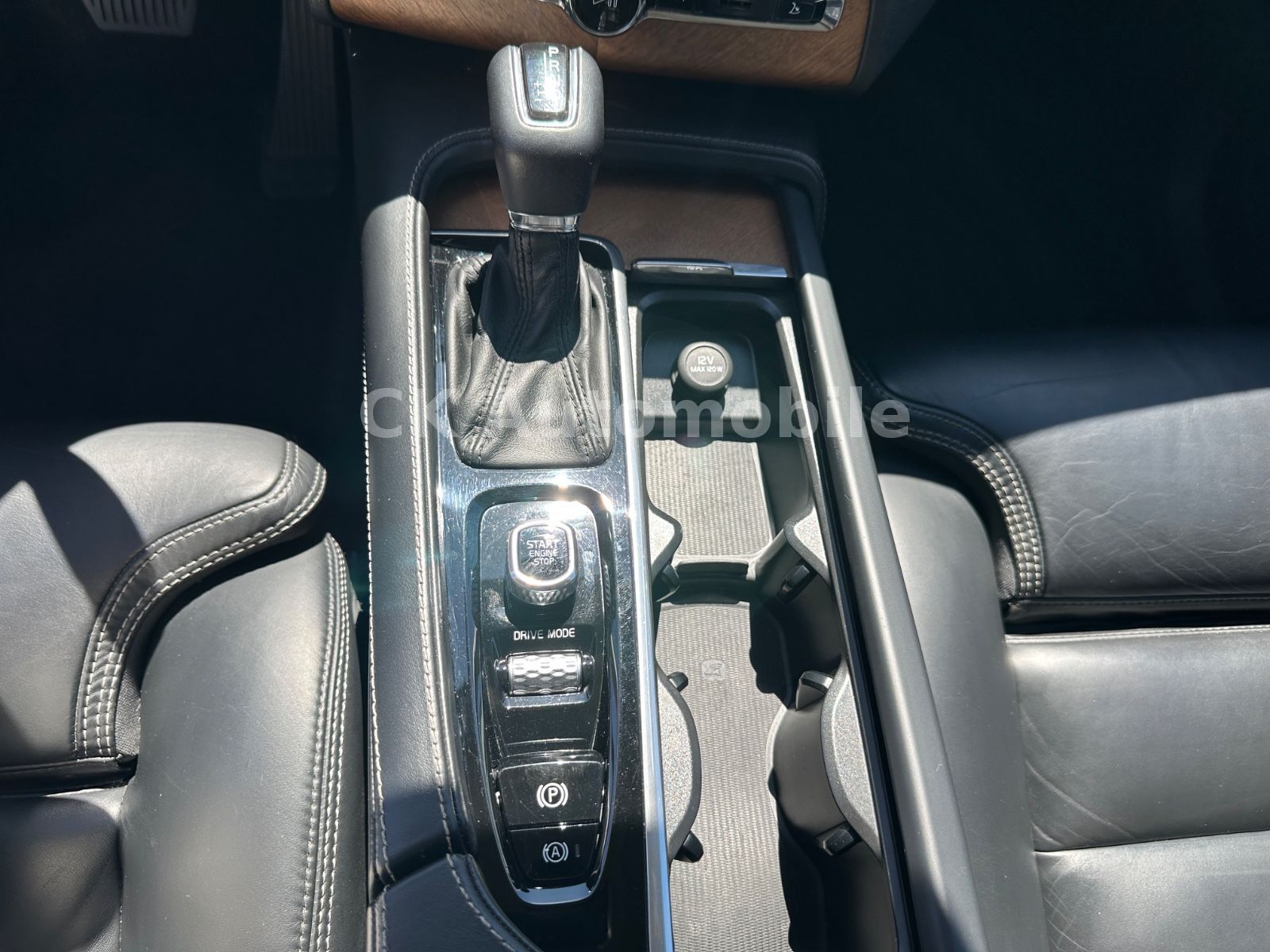 Fahrzeugabbildung Volvo XC90 T5 Inscription AWD/7Sitze/BLIS/LED/360°/AHK