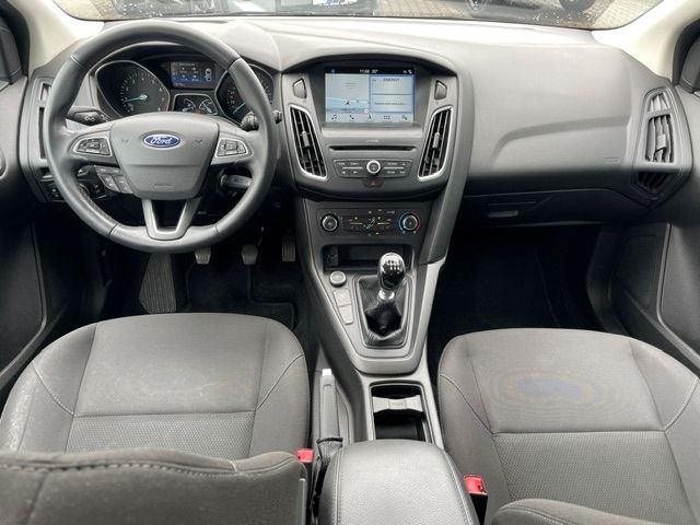 Fahrzeugabbildung Ford Focus Turnier Business Allwetter Sitzheizung