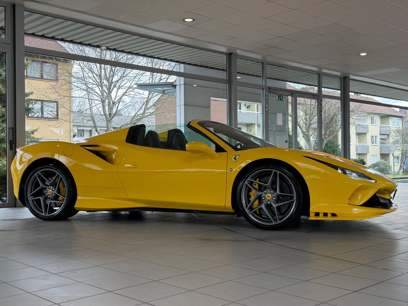 Fahrzeugabbildung Ferrari F8 Spider /LIFT/KAMERA/CARBON-LED-LENK./MEMORY