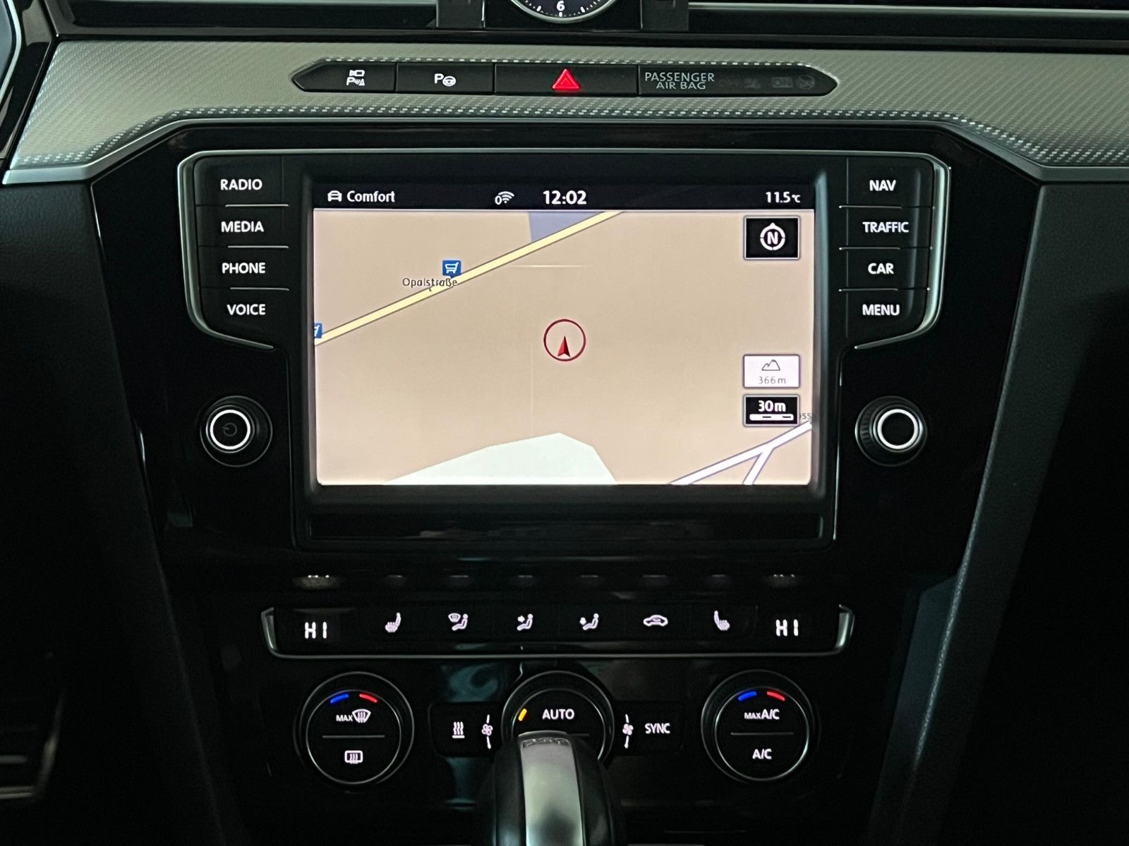 Fahrzeugabbildung Volkswagen Passat Lim. Highline 4Motion R-LINE/ACC/AHK/STHZ