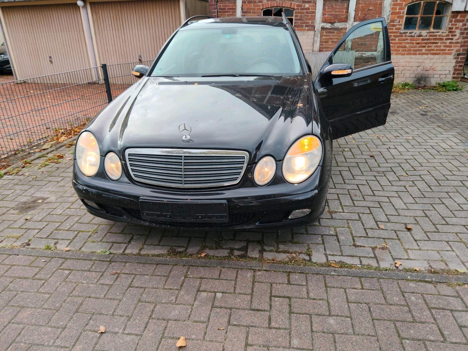 Mercedes-Benz E220 2004 — photo 9