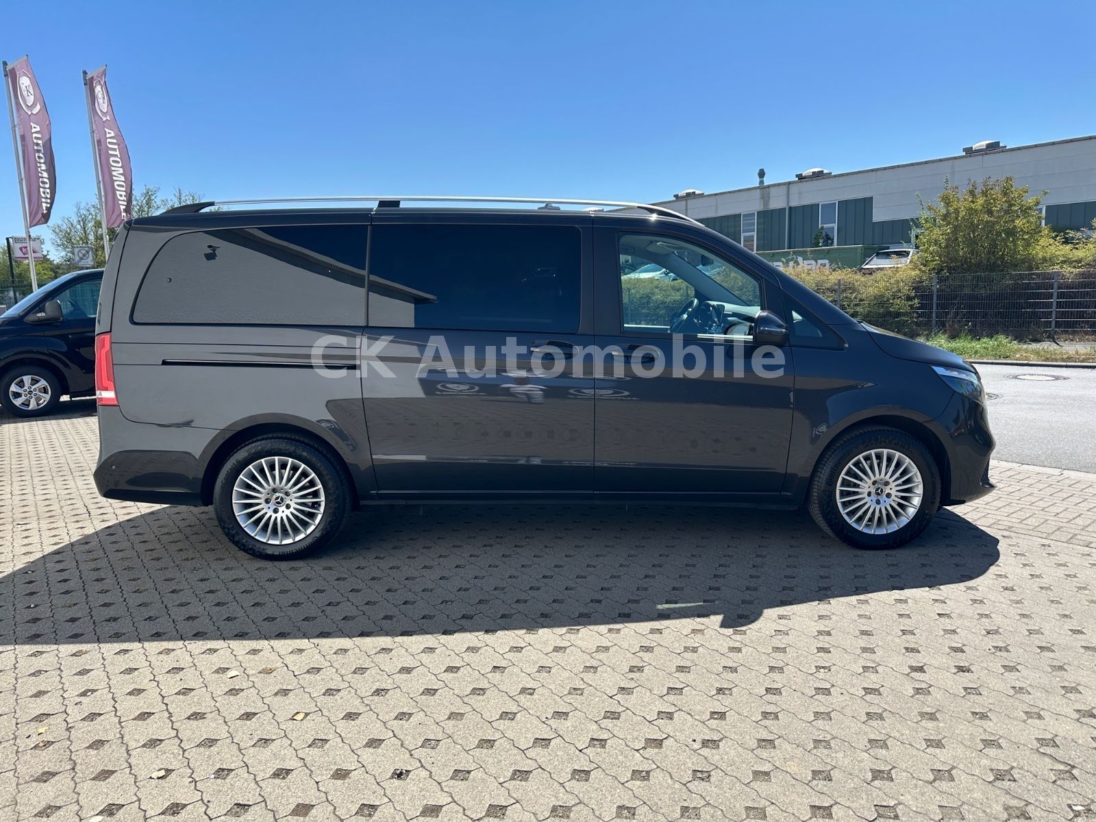 Fahrzeugabbildung Mercedes-Benz V 300d EDITION 4MATIC lang/7 Sitze/Navi/LED/AHK