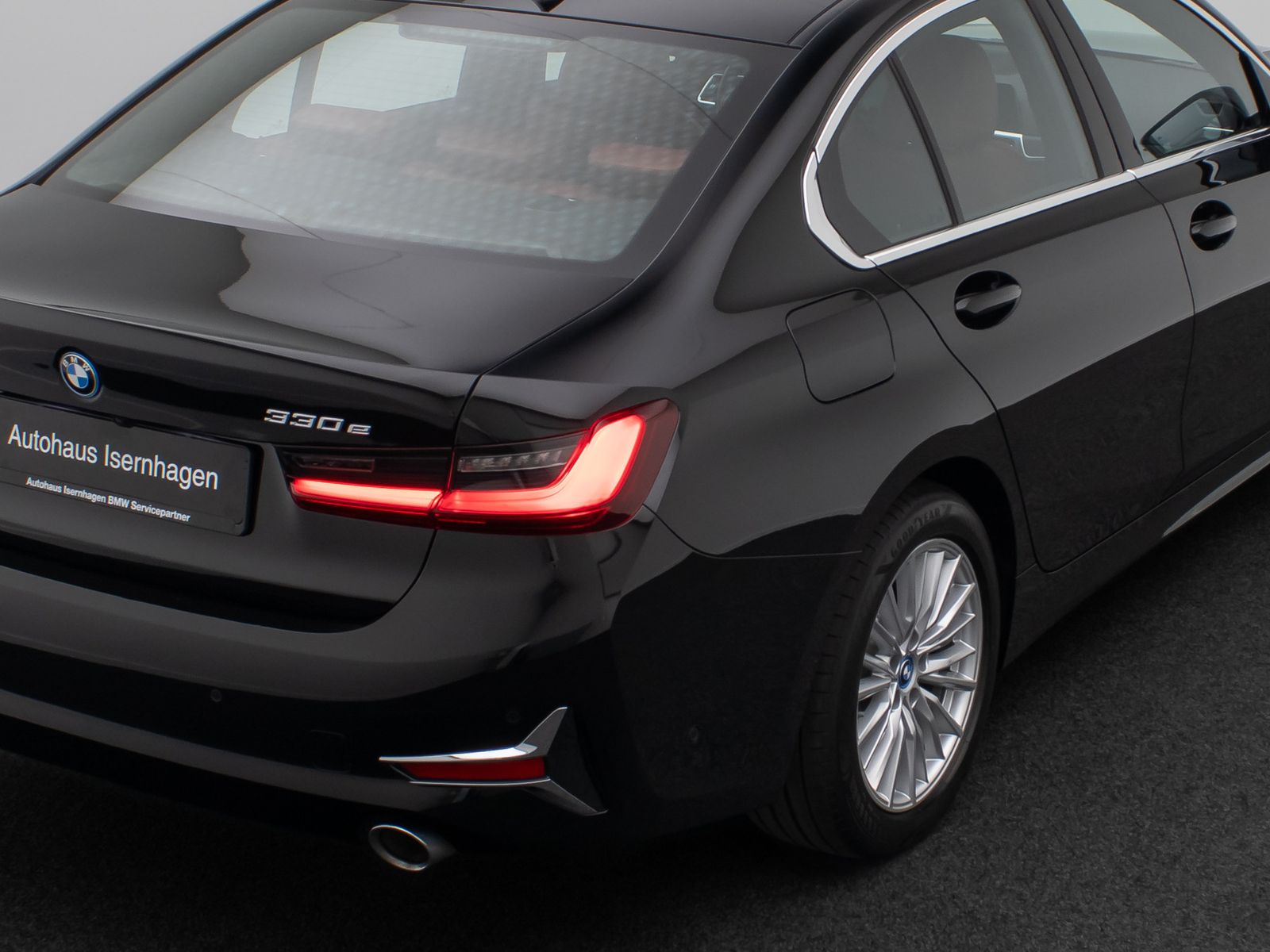 Fahrzeugabbildung BMW 330e LuxuryLine Kamera Laser HUD DAB HiFi Komfor