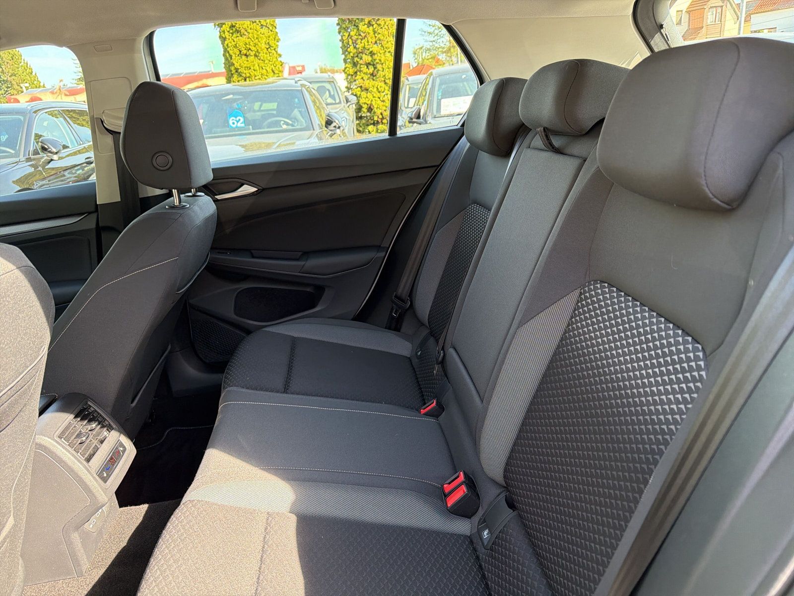 Golf Active eTSi DSG Navi AZV Kamera LED Standh 