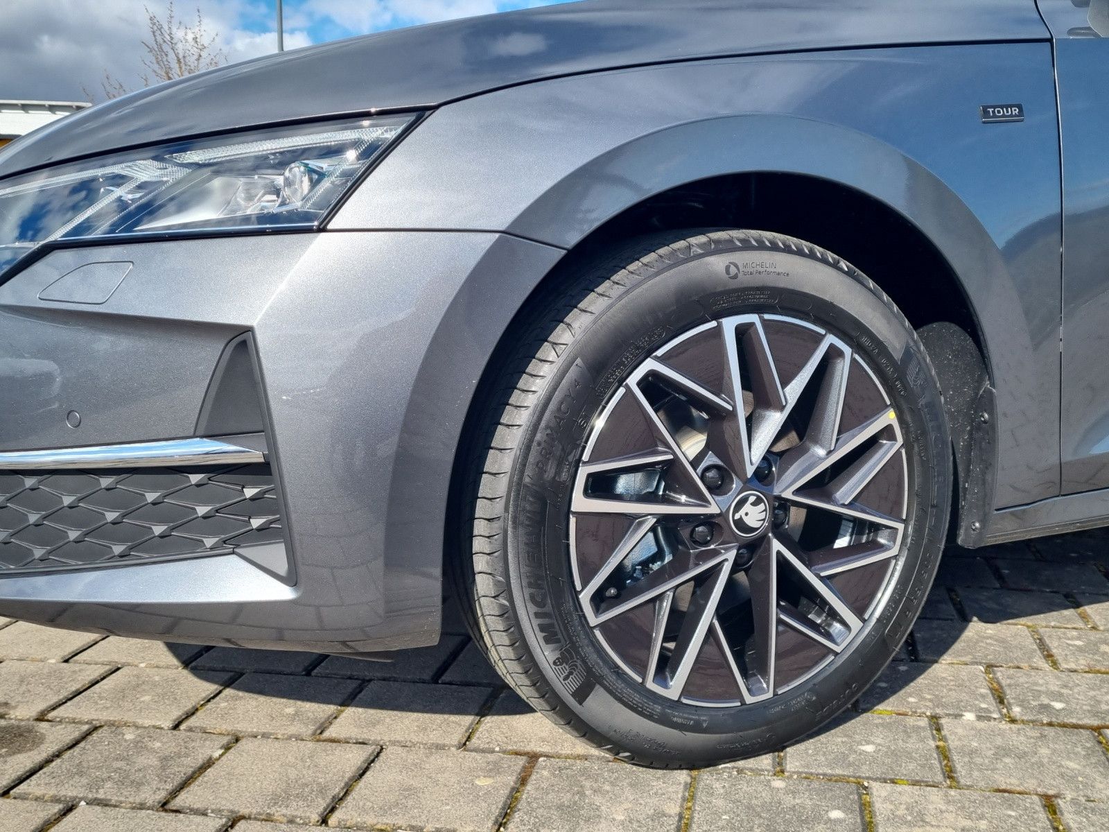 Fahrzeugabbildung SKODA Octavia Combi Tour 2.0 TDI AHK Licht&Sicht+ Win+