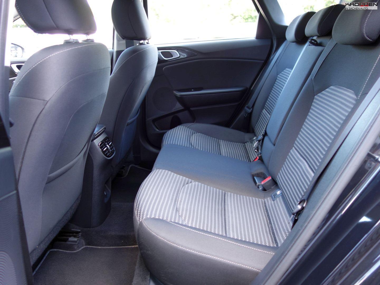 Kia Ceed SW Spirit 1.5T 140  Kamera  SHZ LHZ M+S