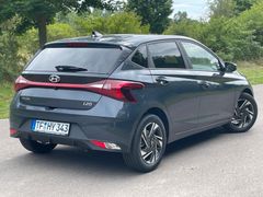 Fahrzeugabbildung Hyundai i20 1.0 T-GDI  Connect & Go *Navi*Sitzhzg*BOSE*