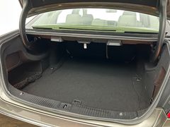 MERCEDES-BENZ E 220 CDI/ RENTNER/ 71.000KM / GARANTIE/ AUTOM. MERCEDES-BENZ E 220 CDI/ RENTNER/ 71.000KM / GARANTIE/ AUTOM.